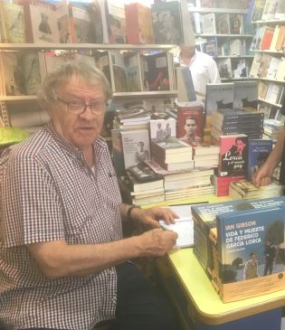 Ian Gibson, hispanista e historiador: “La DGA de 2013 me amargó la vida y ya es tarde para un nuevo libro sobre Buñuel”