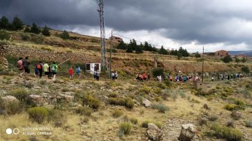 Mosqueruela se vuelca en la lucha solidaria con la primera marcha senderista contra el cáncer