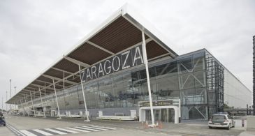 La Policía detiene en el aeropuerto de Zaragoza cuando volvía a España a un joven por un robo cometido en Teruel