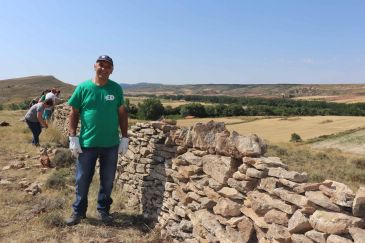 José izquierdo, albañil de Jorcas y experto en la construcción sin argamasa: “Construir en piedra seca no es rentable, pero yo tengo encargos continuamente”