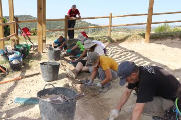 Aparecen nuevas huellas de dinosaurio en el yacimiento Camino El Berzal de El Castellar