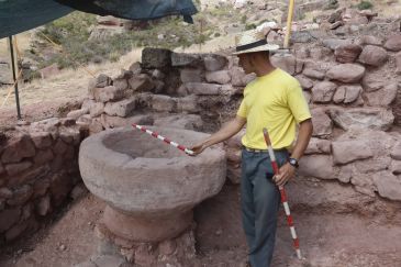 Los trabajos arqueológicos afloran los restos de la primera iglesia de Peracense