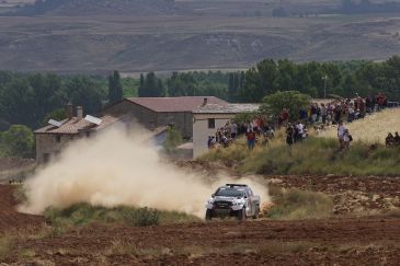 La primera jornada de la Baja Aragón depara una cerrada lucha entre Metge y Santolino en motos y Orlando Terranova gana en coches