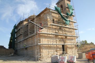 El pueblo abandonado del Mas del Labrador recupera actividad con las obras de su iglesia