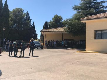 Andorra despide a Ismael, asesinado por su padre, en el cementerio municipal