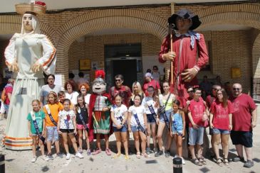 Marisa Falo, alma máter del nuevo cabezudo alabardero de La Puebla de Híjar: “Chovi tiene alma y corazón: están reflejados los niños de la escuela en su cara”