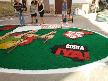 La España vaciada, protagonista en la tradición de las alfombras de Aguaviva