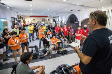 Los equipos del rally Desafío Buñuel salen a mediodía de este jueves de la plaza del Torico