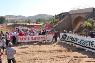 Navarrete volverá a manifestarse el próximo sábado para pedir un paso nuevo bajo la vía