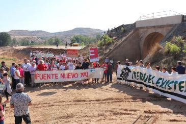 Navarrete volverá a manifestarse el próximo sábado para pedir un paso nuevo bajo la vía