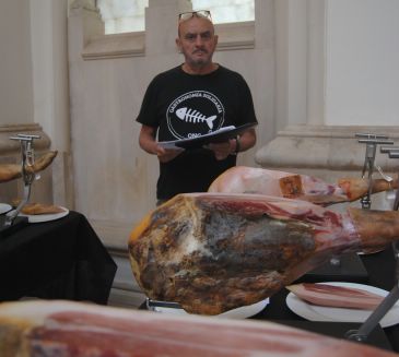 Miguel Ángel Almodóvar, periodista “Comer jamón nos hace más felices, mejora nuestro humor y nuestro tono vital”