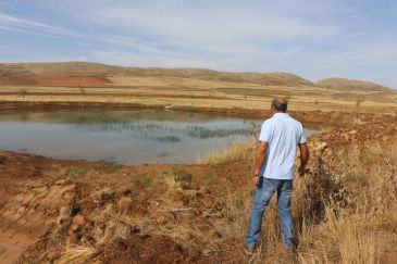 Rillo acondiciona una balsa para animales salvajes y área de recreo