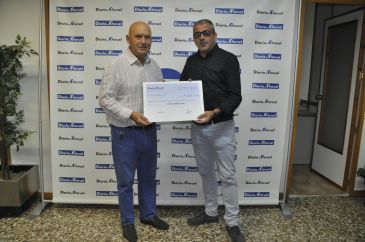 DIARIO DE TERUEL entrega 3.045 euros a la Asociación Española Contra el Cáncer recaudados con el periódico dedicado al 60 aniversario del colectivo