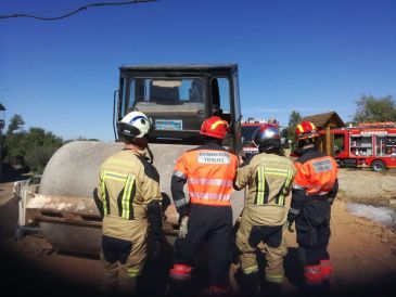 Una máquina apisonadora atrapa a una persona en Villanueva del Jiloca