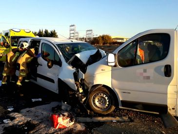 Heridos cinco empleados de una empresa de Calanda en un accidente en la N-232