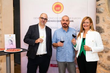 Un diseño del modisto Juan Duyos evocará el maridaje entre el Jamón de Teruel y el vino del Somontano