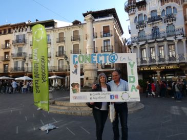 Fotos de abrazos para lanzar un mensaje positivo en el Día la Salud Mental