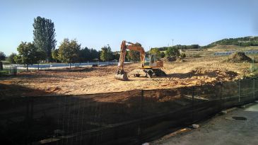 Comienzan los trabajos en la explanada de la nueva piscina cubierta de Teruel