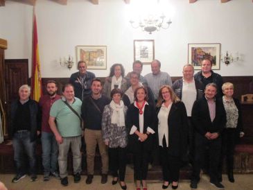 Mayte Pérez repasa con alcaldes y concejales socialistas de la Sierra de Albarracín la problemática local y sus posibles soluciones