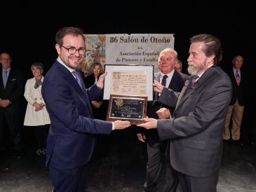 La Asociación Española de Pintores y Escultores homenajea a Javier Sierra