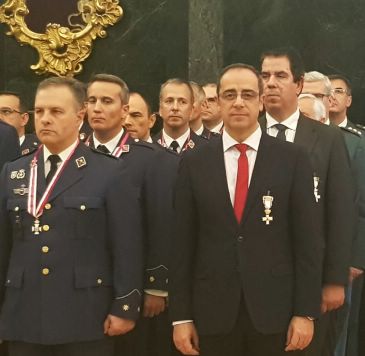 El director del Aeropuerto de Teruel, Alejandro Ibrahim, recibe en Madrid la Cruz al Mérito Aeronáutico