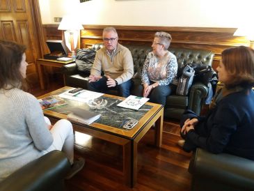La alcaldesa de Teruel y la concejal de Personal reciben a representantes de CSIF