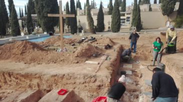 Encuentran una fosa común con restos de siete personas en el cementerio de Alcañiz