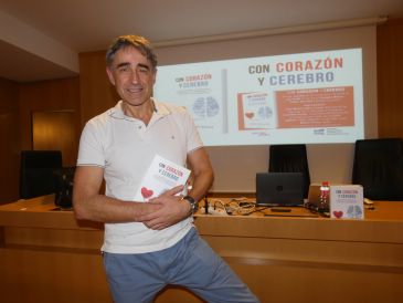 Martín Pinos, experto en educación y autor de ‘Con corazón y cerebro’: “El estado emocional del docente condiciona el desarrollo de la clase”