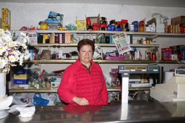 Adiós a casa Antoñita, la tienda de más de un siglo de servicio diario en San Martín del Río: “Ningún joven se quiere quedar”