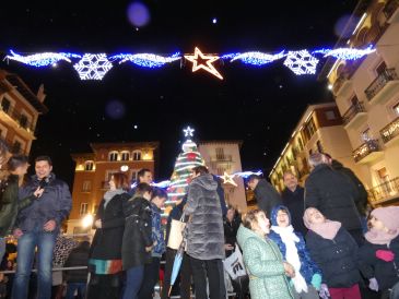 Teruel enciende las luces de Navidad y aplaza al miércoles próximo los villancicos