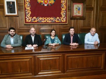 La revista Hola, Enrique Cerezo, Emilio José, Mariano Mariano y Joaquín Carbonell recibirán la Medalla de los Amantes