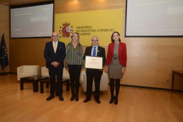 El CCA de Teruel recibe de manos de la ministra de Industria el premio a Mejor Centro Comercial Abierto de España