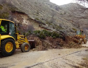 Continúa cortada la carretera de Tramacastilla a Villar del Cobo