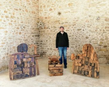 Ramón Milla Vicente, aficionado a los trabajos en madera: “El belén de Jarque de la Val está hecho con palés y al año que viene lo ampliaré”