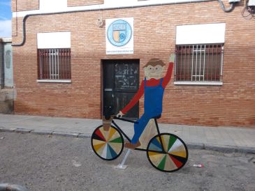 Una escultura de Manuel Golvano decora el CCT