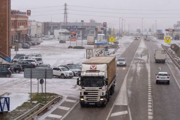 El temporal en la provincia: casi un cenetar de camiones retenidos por la nieve en la A23, dos carreteras nacionales y Andorra