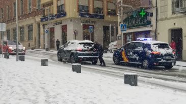 La nieve llega a la capital: sin servicio de autobús y con la Perimetral y varias calles cortadas