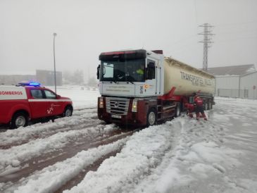 Los bomberos de la Diputación atienden varias incidencias en Alcañiz y Calanda por el temporal