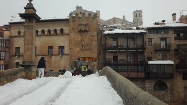 El Gobierno de Aragón coordina los trabajos con la prioridad de devolver la comunicación a 50 núcleos aislados por la nieve