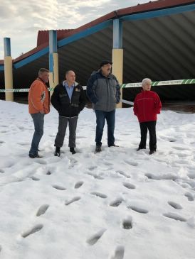 El pabellón de Báguena colapsa por los efectos de las fuertes nevadas y los bomberos de la DPT balizan la zona