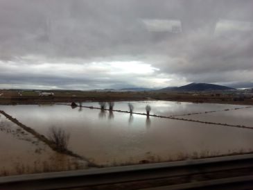 El deshielo inunda la vía del tren entre Teruel y Zaragoza a la altura de Villarreal de Huerva y obliga a cortar el servicio