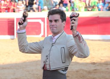 El torero Rubén Pinar recoge el sábado el premio a la mejor faena de la Feria de Santa Eulalia