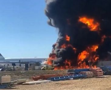Controlado el incendio en el Aeropuerto de Teruel, que se ha producido en la zona exterior de un hangar: hay un herido leve
