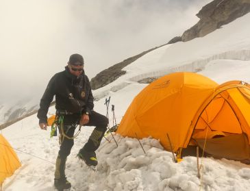 Javier Pérez, guarda del refugio Rabadá y Navarro, ascendió al Manaslu: “Javalambre es un lugar ideal para preparar las ascensiones a los grandes retos del Himalaya”