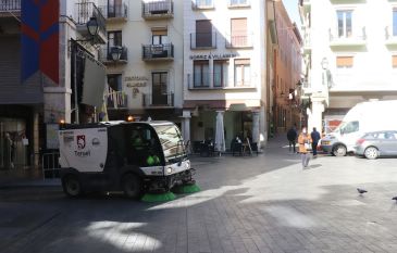 Las brigadas municipales realizan tareas de limpieza y baldeo tras Las Bodas