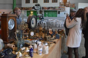 Militaria de Alcañiz, una feria con pocas visitas pero donde casi todo el mundo compra