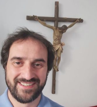 Héctor Abel Pérez Conesa, párroco: “Celebro las misas en casa, a la misma hora, para que la gente se una en espíritu”
