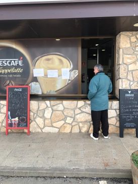 Las estaciones de servicio atienden a quienes siguen al volante