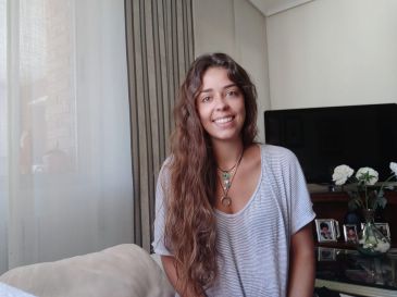 Elena Muñoz, estudiante de Medicina: “Siempre tendré la duda de qué hubiera pasado si me hubiera quedado en Chile”