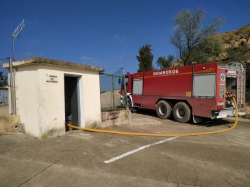 Los bomberos de Alcañiz suministran agua a La Fresneda por problemas de calidad